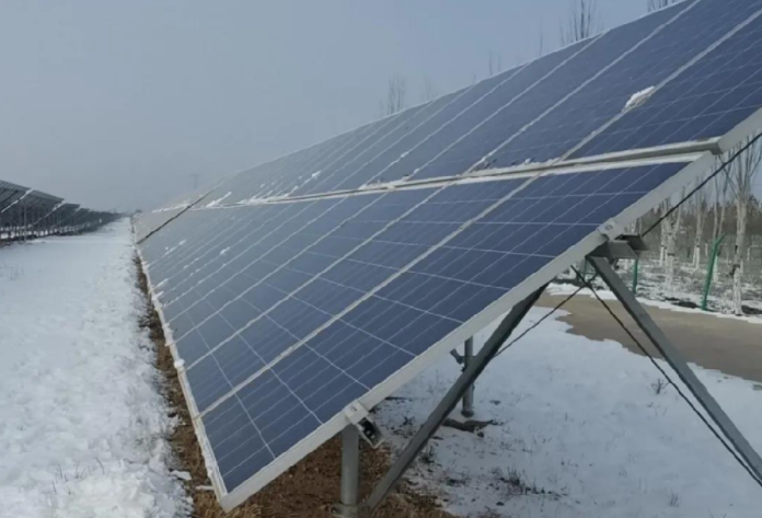 光伏從業者蟄伏過冬:制造端產量創新高 呼吁理性降價和資本支持